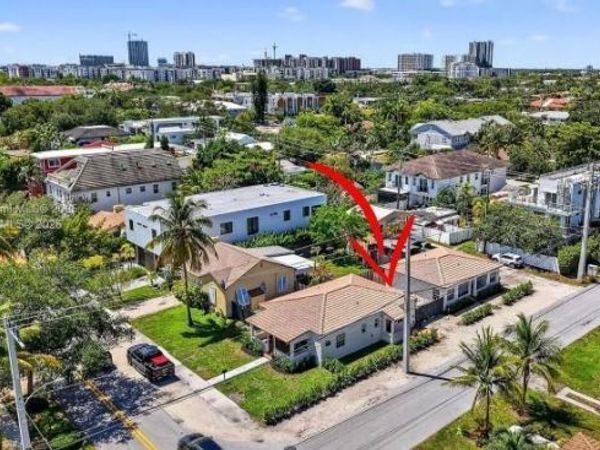 1121 NE 2ND Street, Unit 203, Fort Lauderdale, FL 33301
