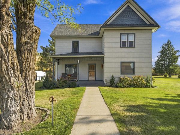 318 C St, Endicott, WA 99125
