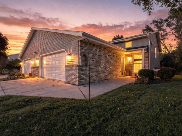 720 Timberline TRAIL, Hartford, WI 53027