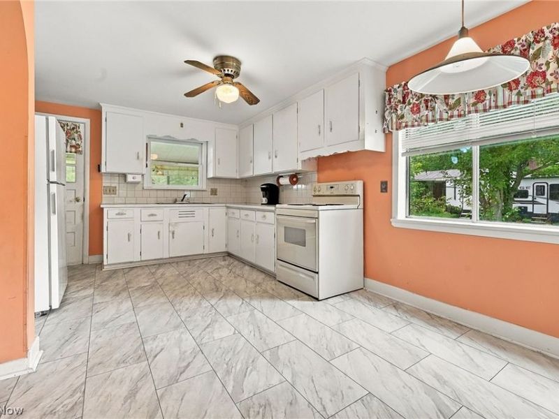 12930 Edison Street NE, Alliance, OH 44601 Photo 11