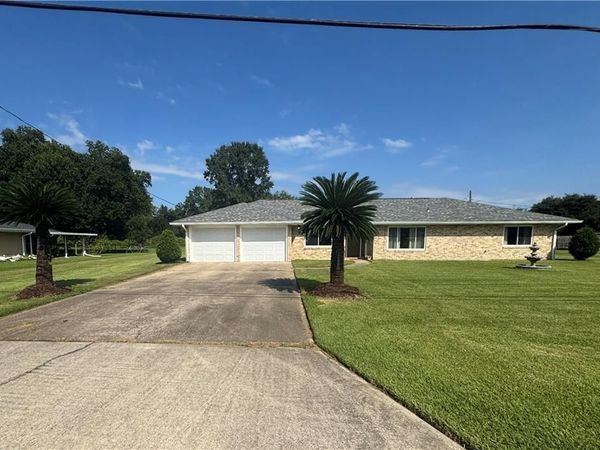 336 PLANTATION Road , Hahnville, LA 70057