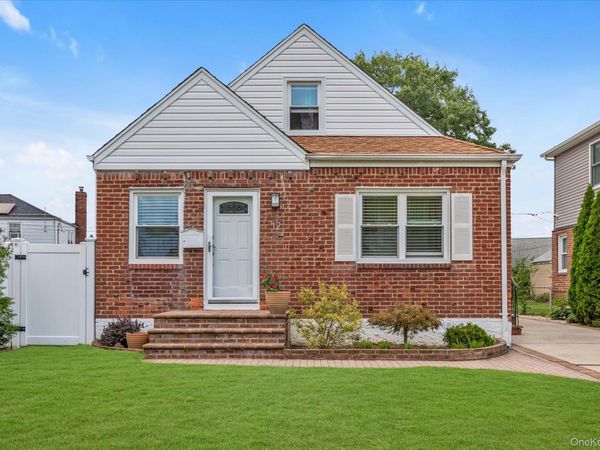 12 Kingston Street, Elmont, NY 11003