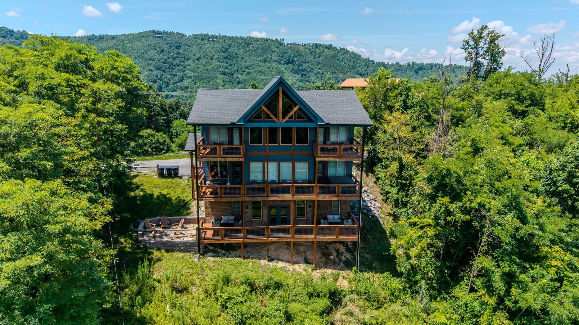 928 N Woodland Dr, Gatlinburg, TN 37738 Main Photo