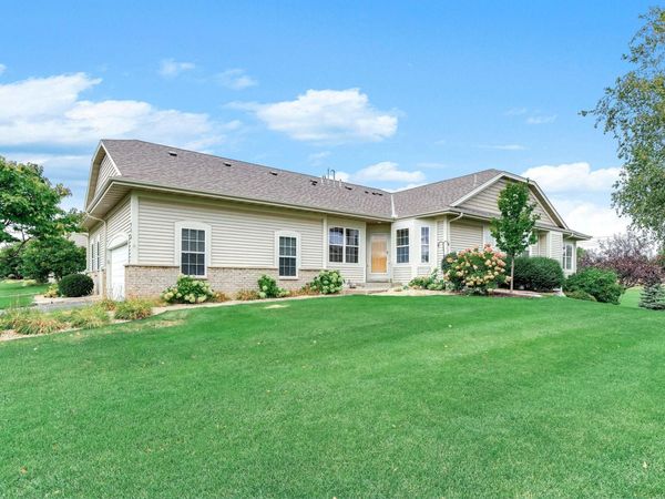 536 Holly Lane N, Oakdale, MN 55128