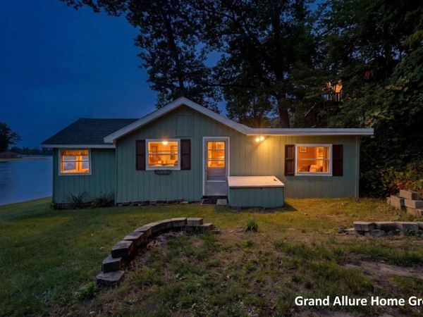 2667 W Selkirk Lake Drive, Shelbyville, MI 49344