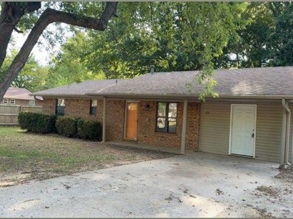 77 S Locust Street , Farmington, AR 72730