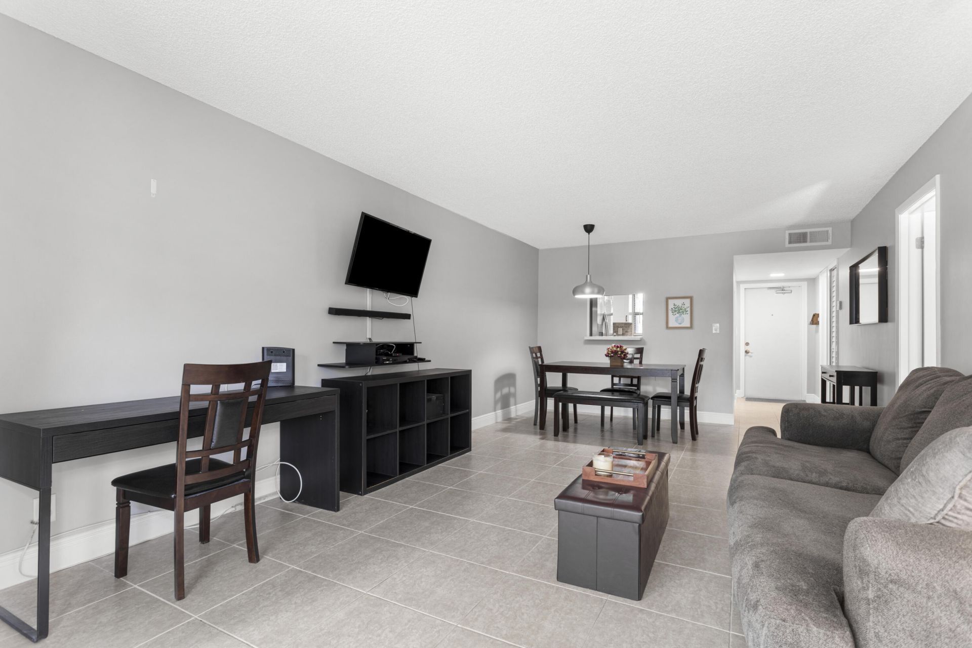 9700 Sunrise Lakes Boulevard, Unit 101, Sunrise, FL 33322 Photo