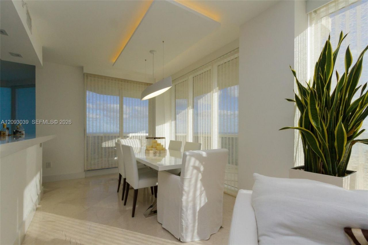 4775 Collins Ave , Unit 3203, Miami Beach, FL 33140 Photo