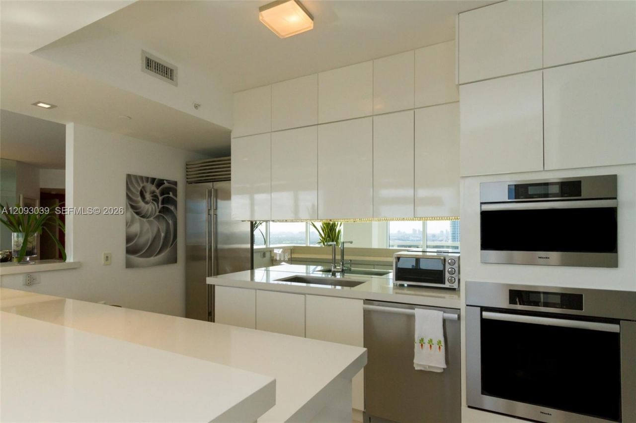 4775 Collins Ave , Unit 3203, Miami Beach, FL 33140 Photo