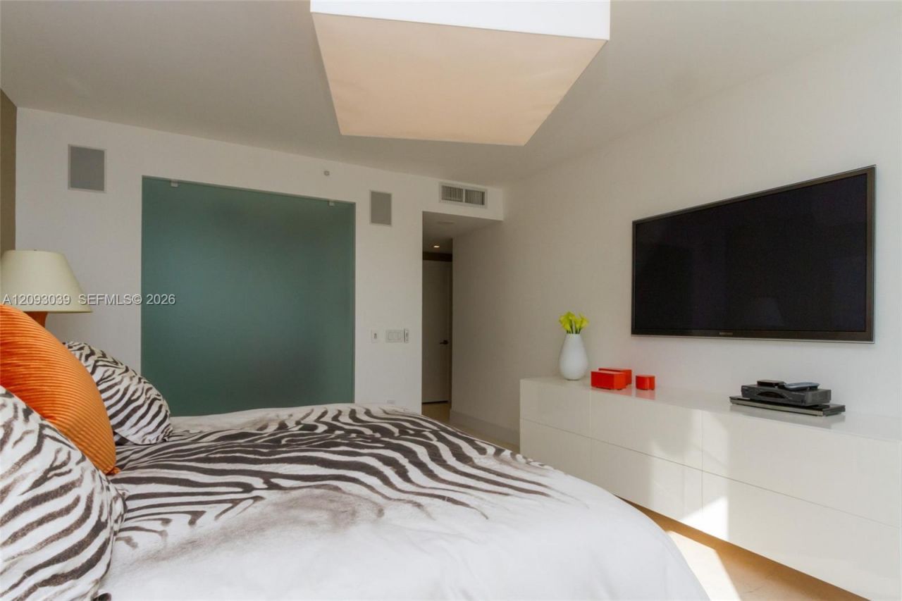 4775 Collins Ave , Unit 3203, Miami Beach, FL 33140 Photo