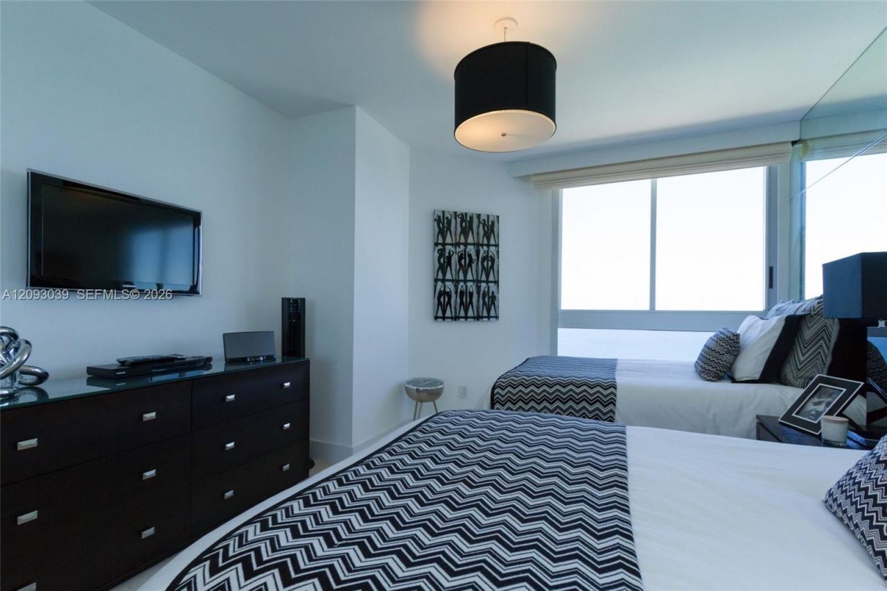 4775 Collins Ave , Unit 3203, Miami Beach, FL 33140 Photo