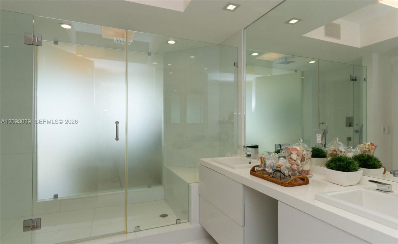 4775 Collins Ave , Unit 3203, Miami Beach, FL 33140 Photo