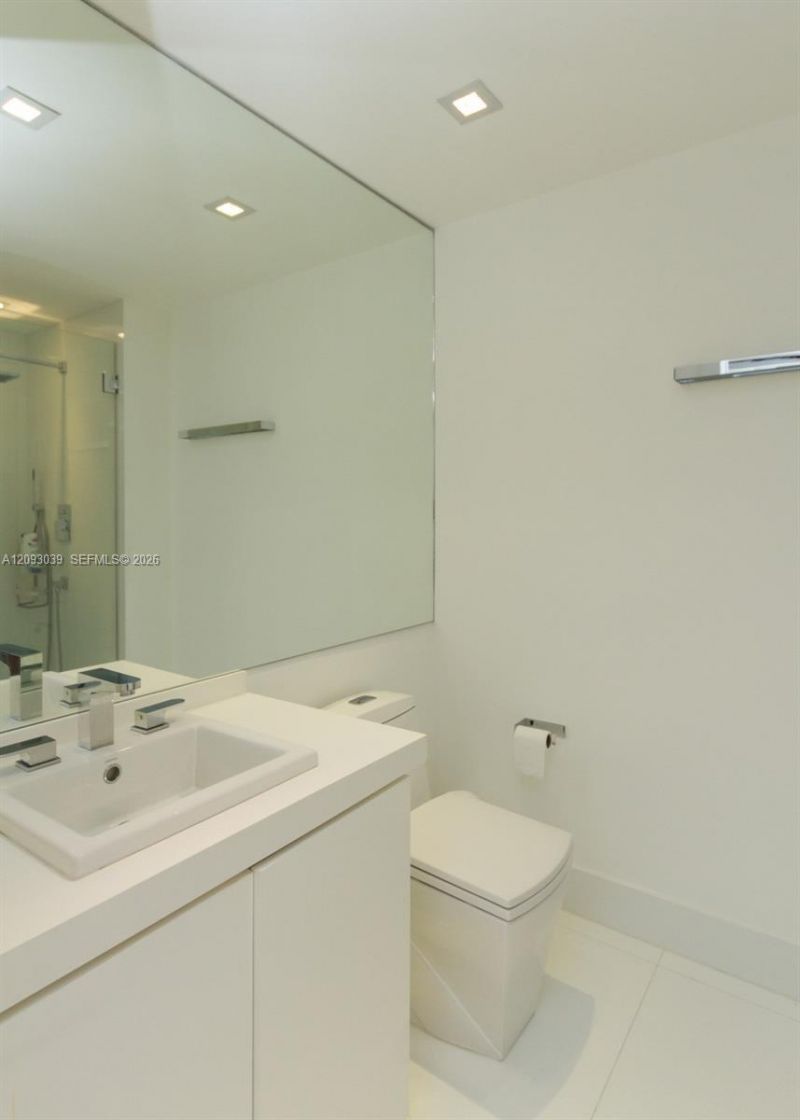 4775 Collins Ave , Unit 3203, Miami Beach, FL 33140 Photo