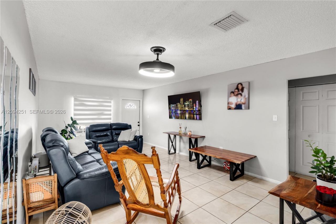 21466 NW 40th Cir Ct, Miami Gardens, FL 33055 Photo
