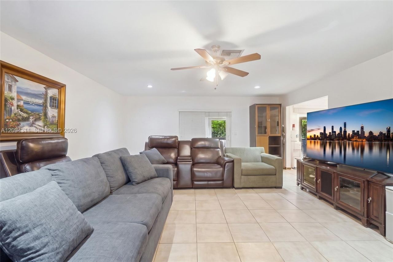 19901 Highland Lakes Blvd , Miami, FL 33179 Photo