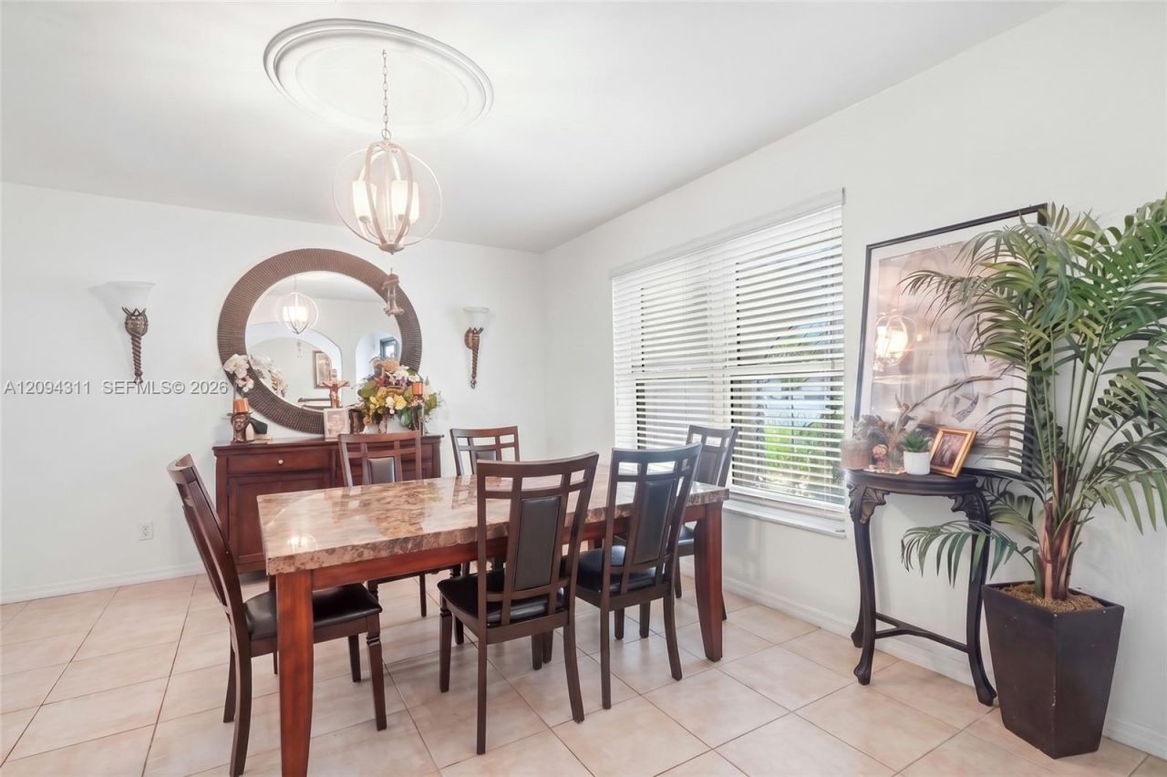 19901 Highland Lakes Blvd , Miami, FL 33179 Photo