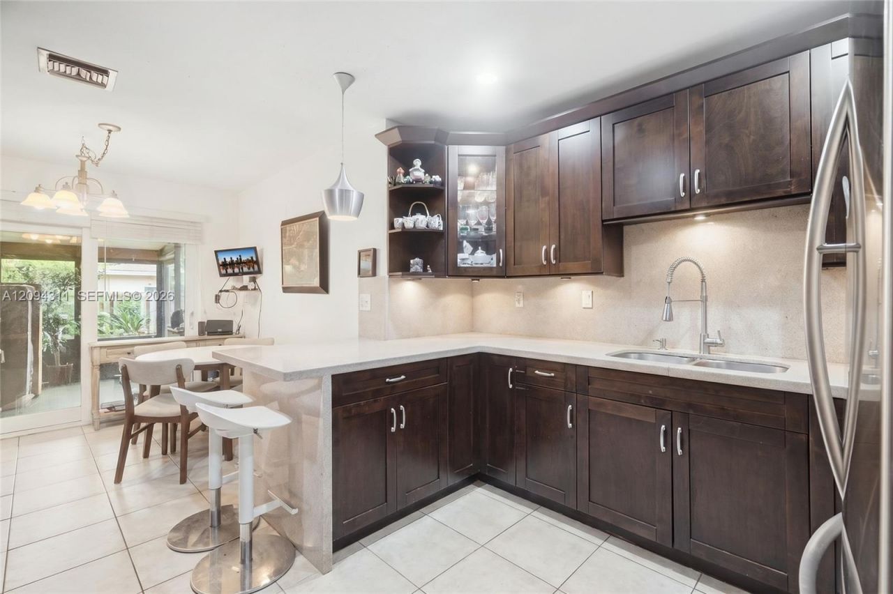 19901 Highland Lakes Blvd , Miami, FL 33179 Photo