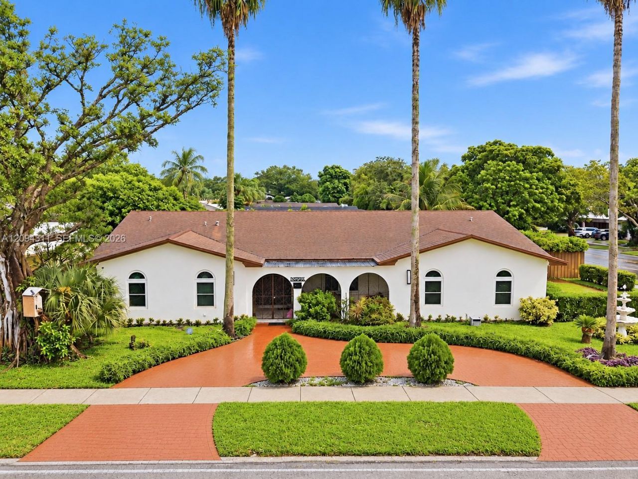 19901 Highland Lakes Blvd , Miami, FL 33179 Photo