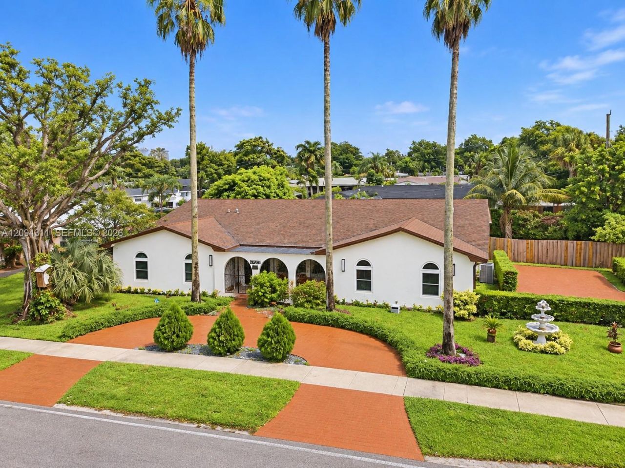19901 Highland Lakes Blvd , Miami, FL 33179 Photo