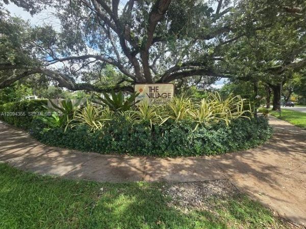 7707 Camino Real , Unit 310, Miami, FL 33143