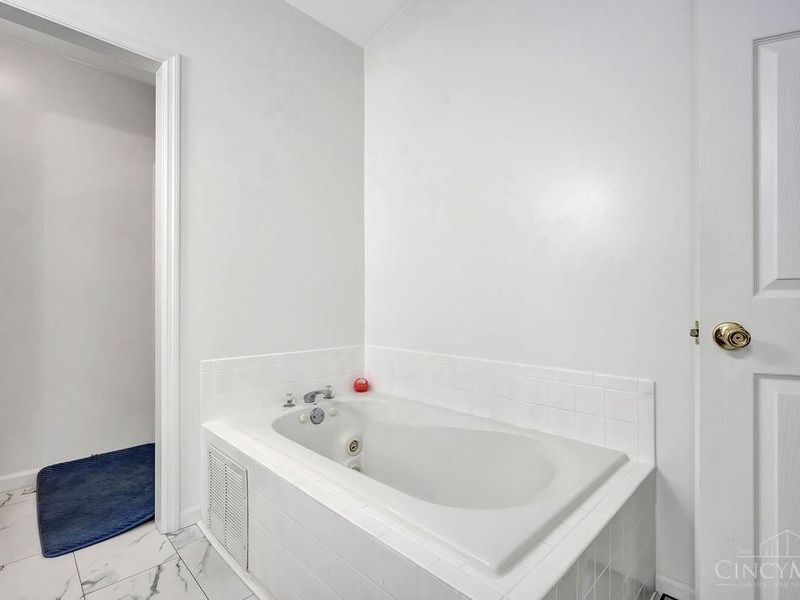 7893 Jessies Way, Unit 303, Fairfield Township, OH 45011 Photo 12