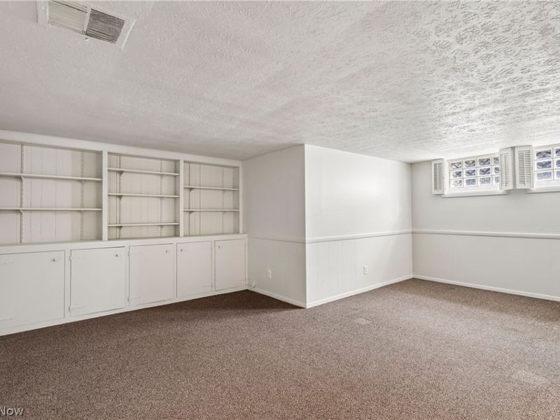 8223 Manorford Drive, Cleveland, OH 44129 Photo 10