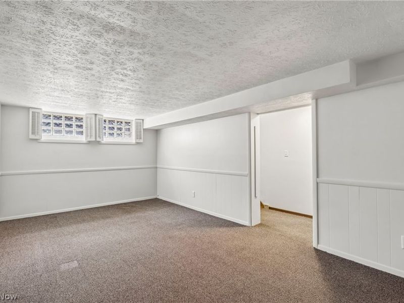 8223 Manorford Drive, Cleveland, OH 44129 Photo 11