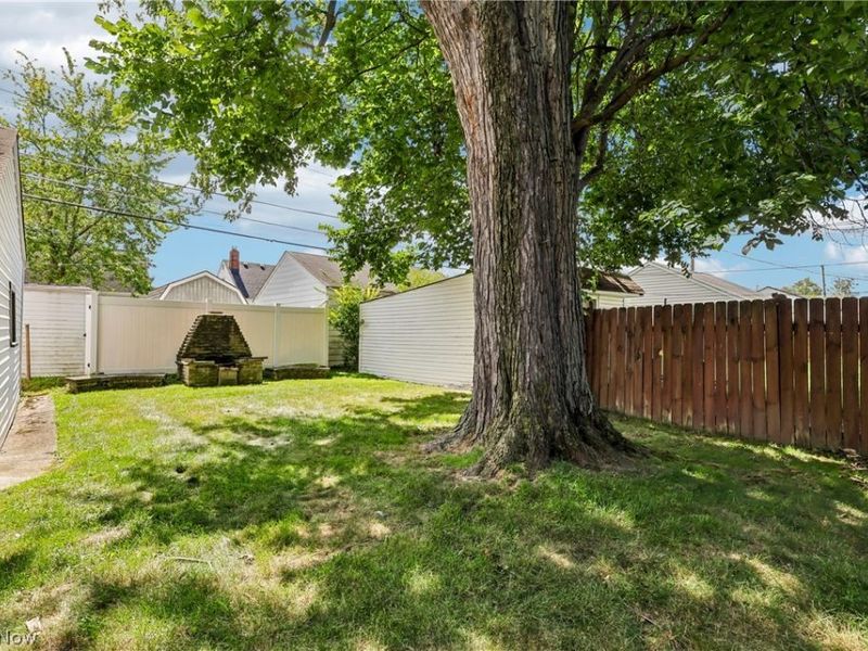 8223 Manorford Drive, Cleveland, OH 44129 Photo 15