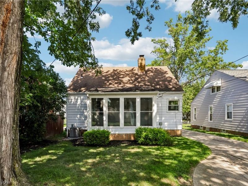8223 Manorford Drive, Cleveland, OH 44129 Photo 17