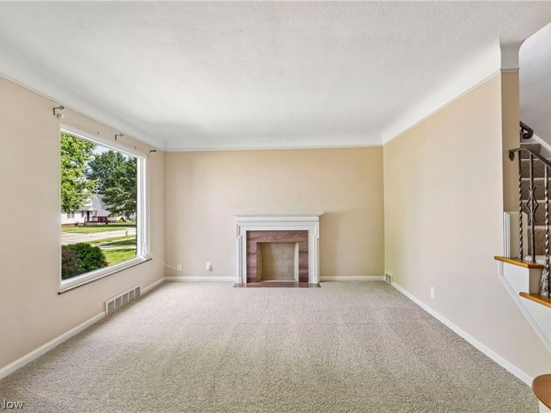 8223 Manorford Drive, Cleveland, OH 44129 Photo 3