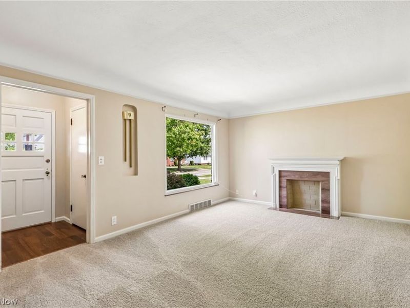 8223 Manorford Drive, Cleveland, OH 44129 Photo 4