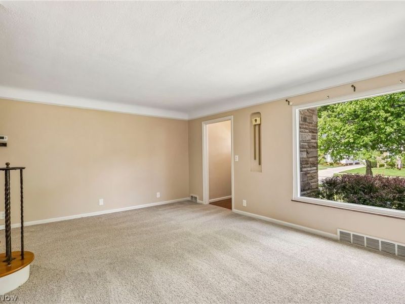 8223 Manorford Drive, Cleveland, OH 44129 Photo 5