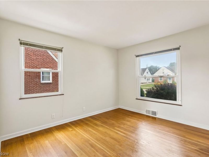 8223 Manorford Drive, Cleveland, OH 44129 Photo 8