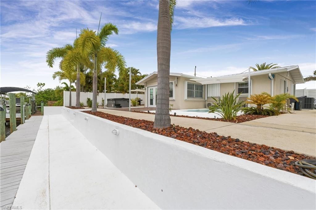 12179 Boat Shell Dr , Matlacha Isles, FL 33991 Photo