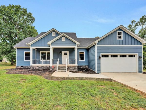 206 Spyglass LN , Huddleston, VA 24104