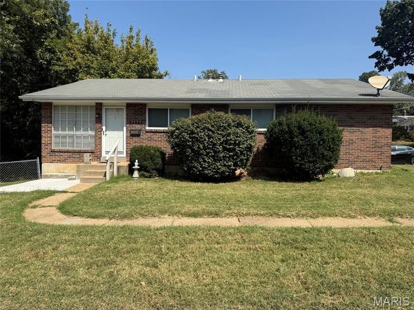 3555 High Drive , St Ann, MO 63074