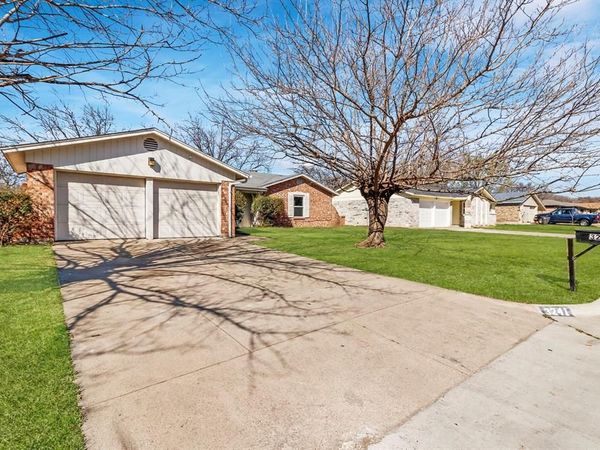 3241 Oak Timber Drive , Forest Hill, TX 76119