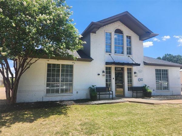 2315 Michigan Court , Dalworthington Gardens, TX 76016