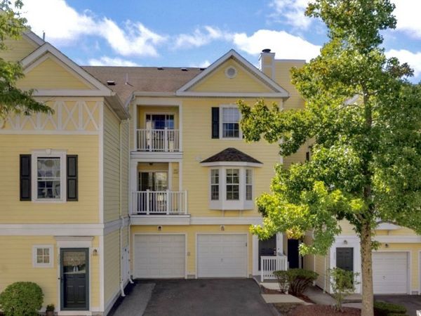 208 Gazebo Circle, Unit 208, Reading, MA 01867