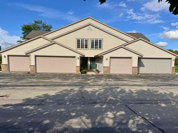 859 E Loos STREET, Unit 2, Hartford, WI 53027