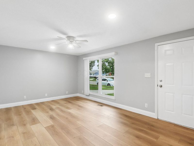 450 Amesbury Drive , Gahanna, OH 43230 Photo 3
