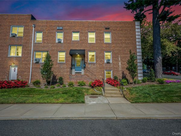 24 Edwards Street, Unit #1G , Unit 1G, Roslyn Heights, NY 11577
