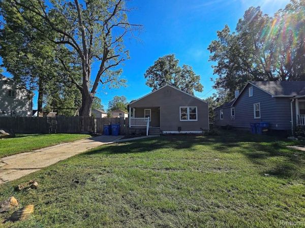 8280 Fenton Street , Dearborn Heights, Mi 48127