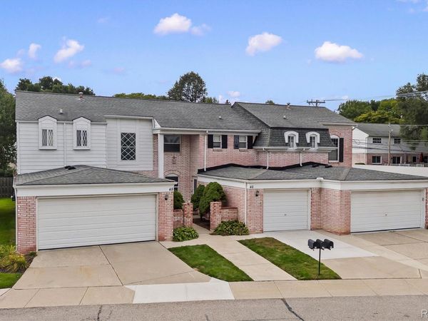 46 Stratford Lane, Rochester Hills, Mi 48309