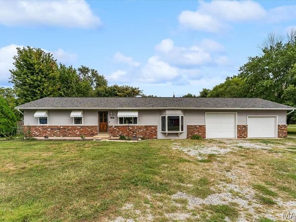 2115 S 5th Street , Mascoutah, IL 62258