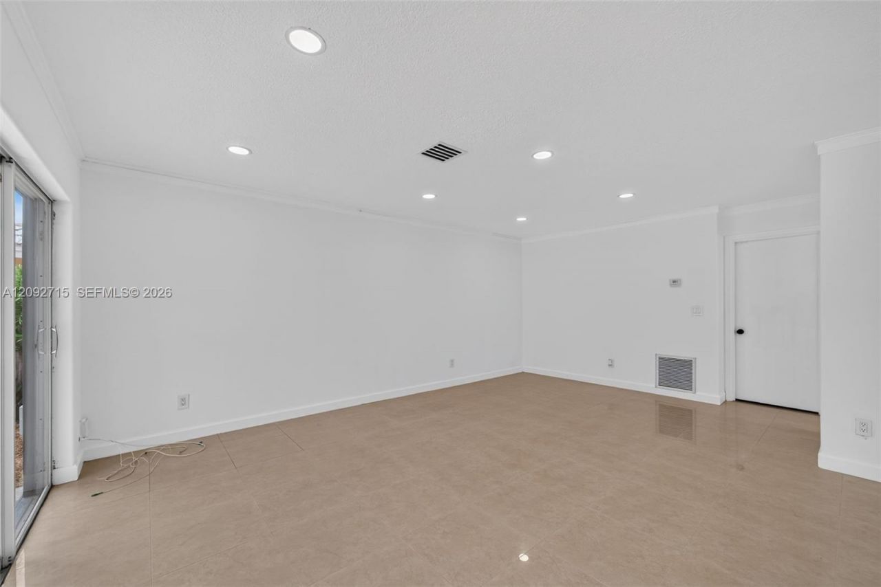 9410 SW 212th Ter , Cutler Bay, FL 33189 Photo