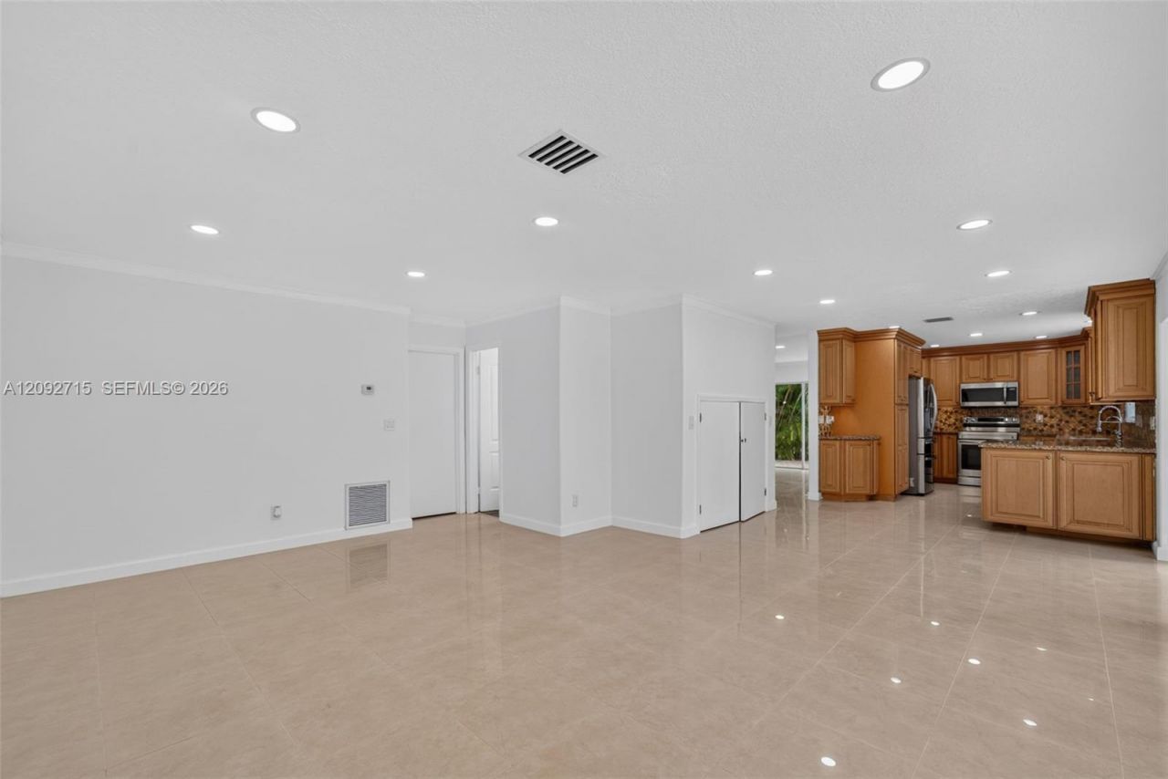 9410 SW 212th Ter , Cutler Bay, FL 33189 Photo