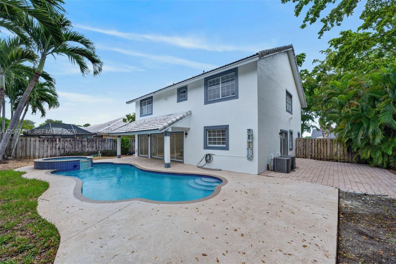 9410 SW 212th Ter , Cutler Bay, FL 33189 Photo