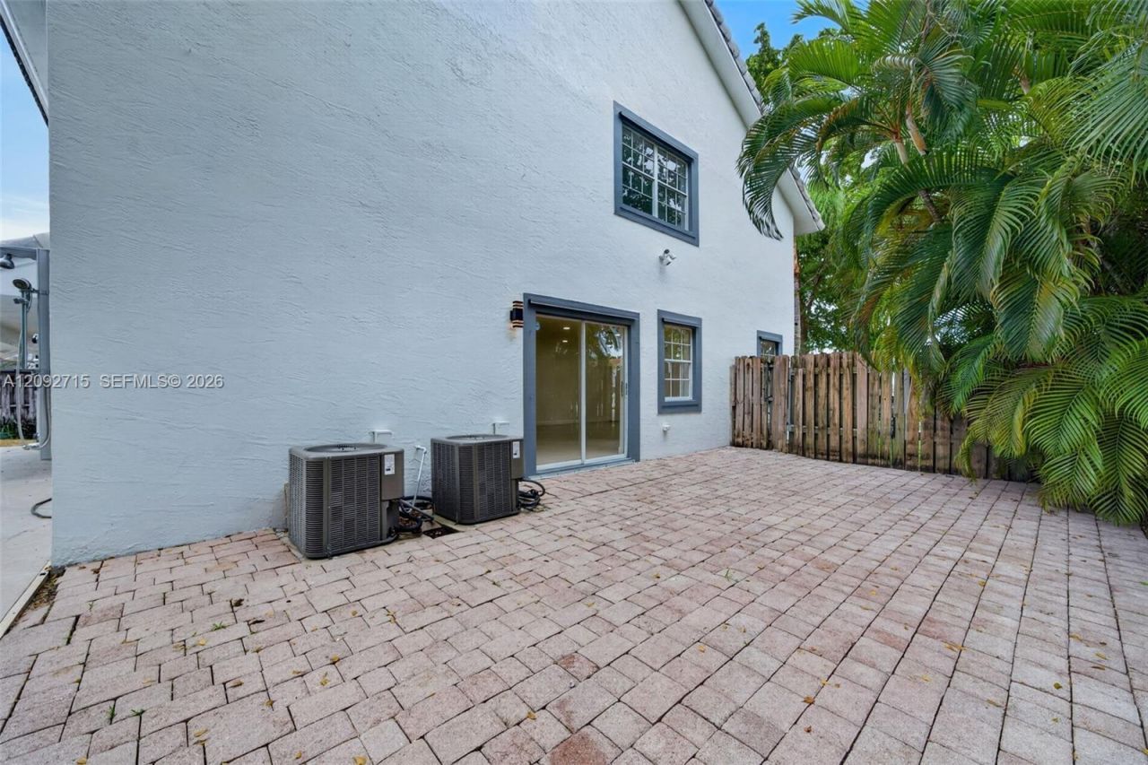 9410 SW 212th Ter , Cutler Bay, FL 33189 Photo
