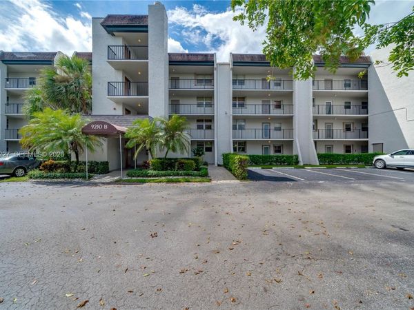 9230 Lagoon Pl , Unit 111, Davie, FL 33324